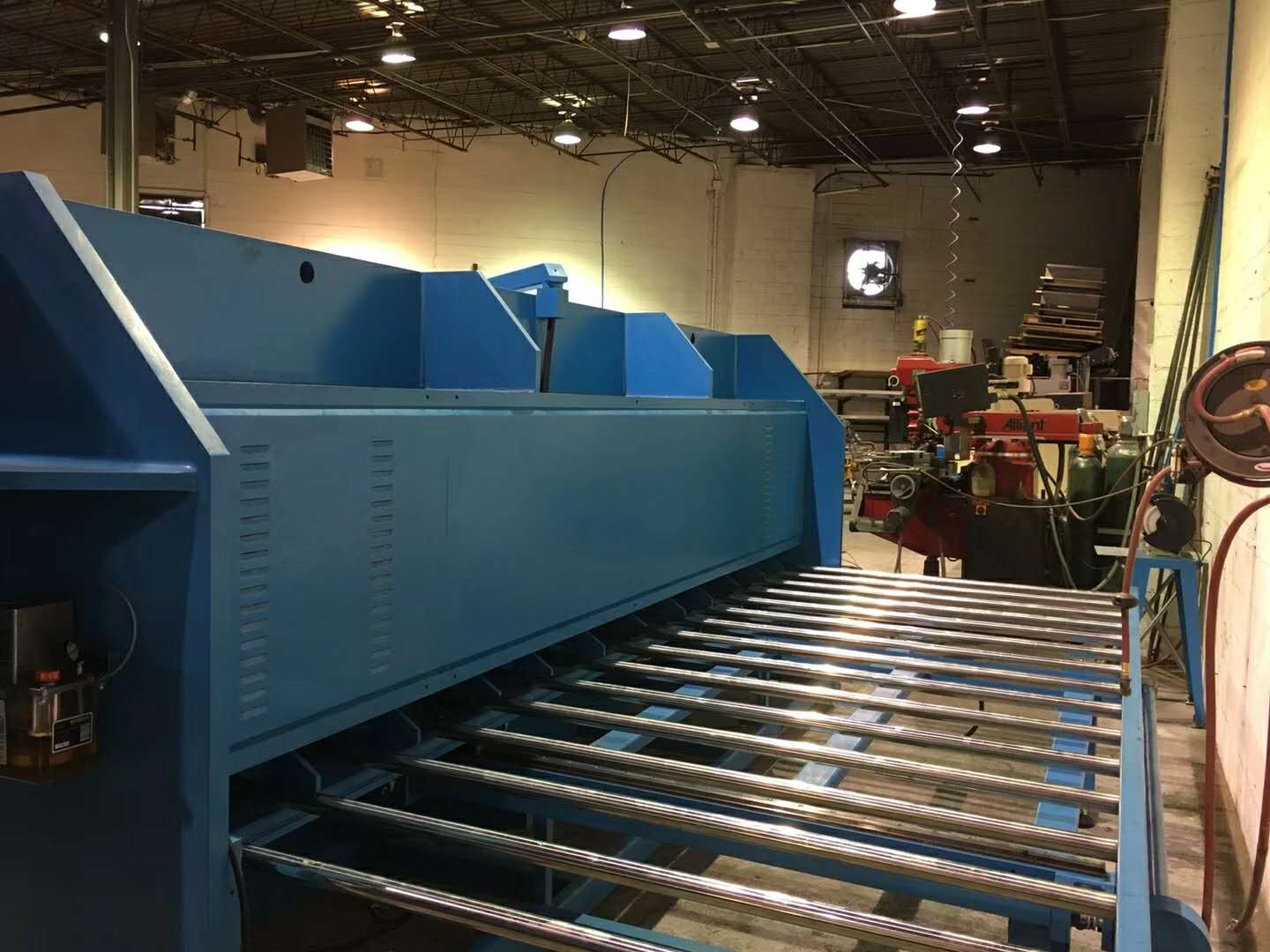 美國(guó)客戶表示很滿意國(guó)輝刨槽機(jī)